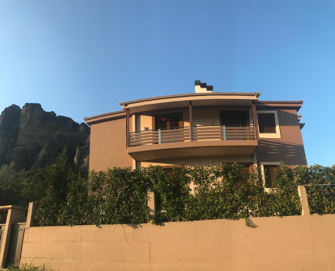 Villa Under Meteora Kalambaka Eksteriør billede